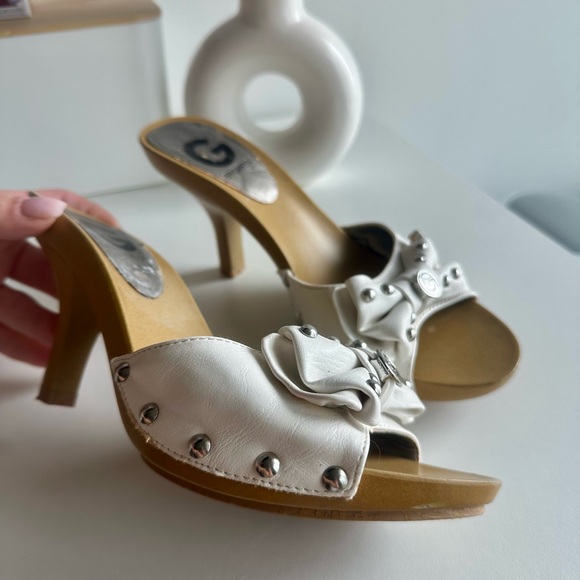 Vintage Guess White  wooden kitten heel - Picture 5 of 5